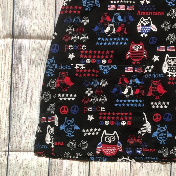 ▪️Owl USA Scrub Top▪️ - Picture 2 of 4